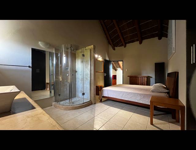 7 BEDROOM HOUSE FOR SALE IN WEST BEACH